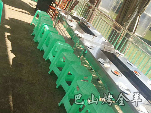 巴渝烤全羊用餐设备